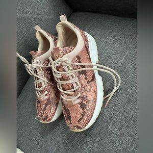 Micheal Kors sneakers - size 8